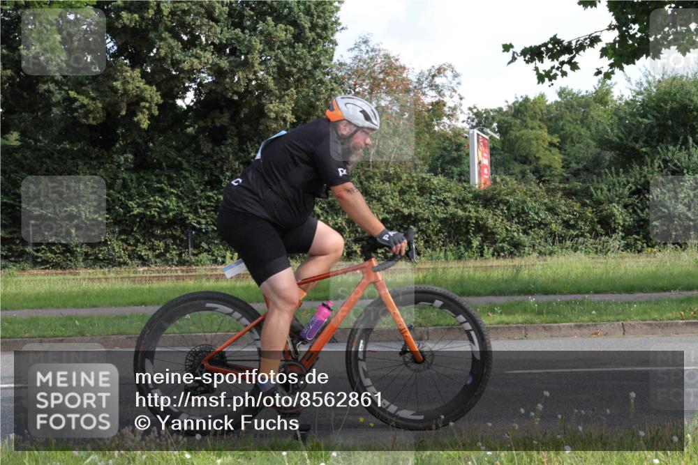 10.08.2025 - GEWOBA Citytriathlon Bremen Yannick Fuchs http://msf.ph/oto/8562861 10.08.2025 10:42:17 Radfahren 25, 131, 167, 189 meine-sportfotos.de