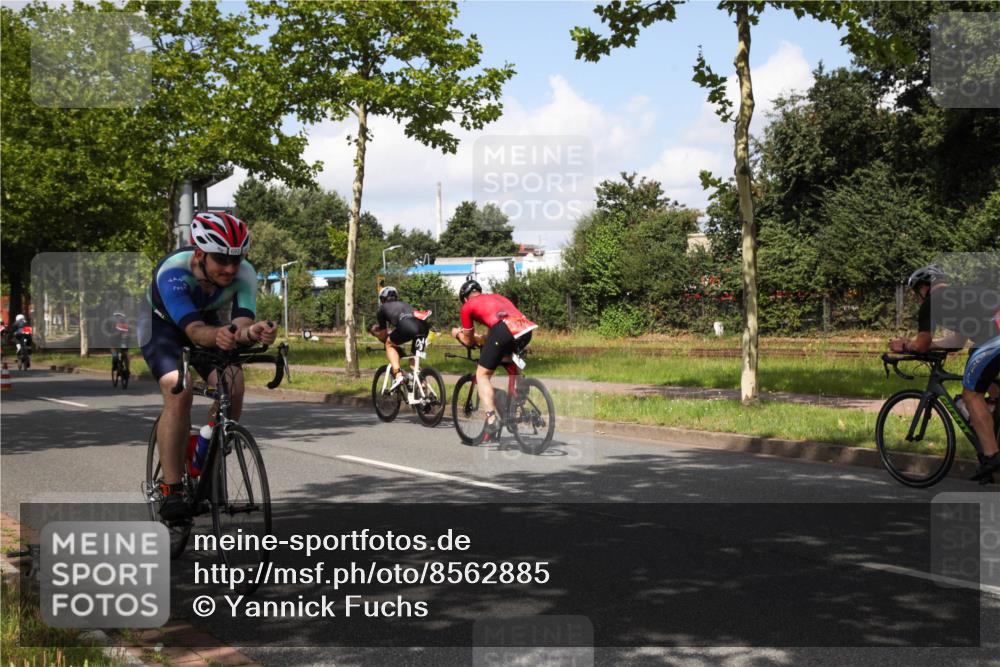 10.08.2025 - GEWOBA Citytriathlon Bremen Yannick Fuchs http://msf.ph/oto/8562885 10.08.2025 12:31:10 Radfahren 575, 621, 630, 692, 753, 801 meine-sportfotos.de