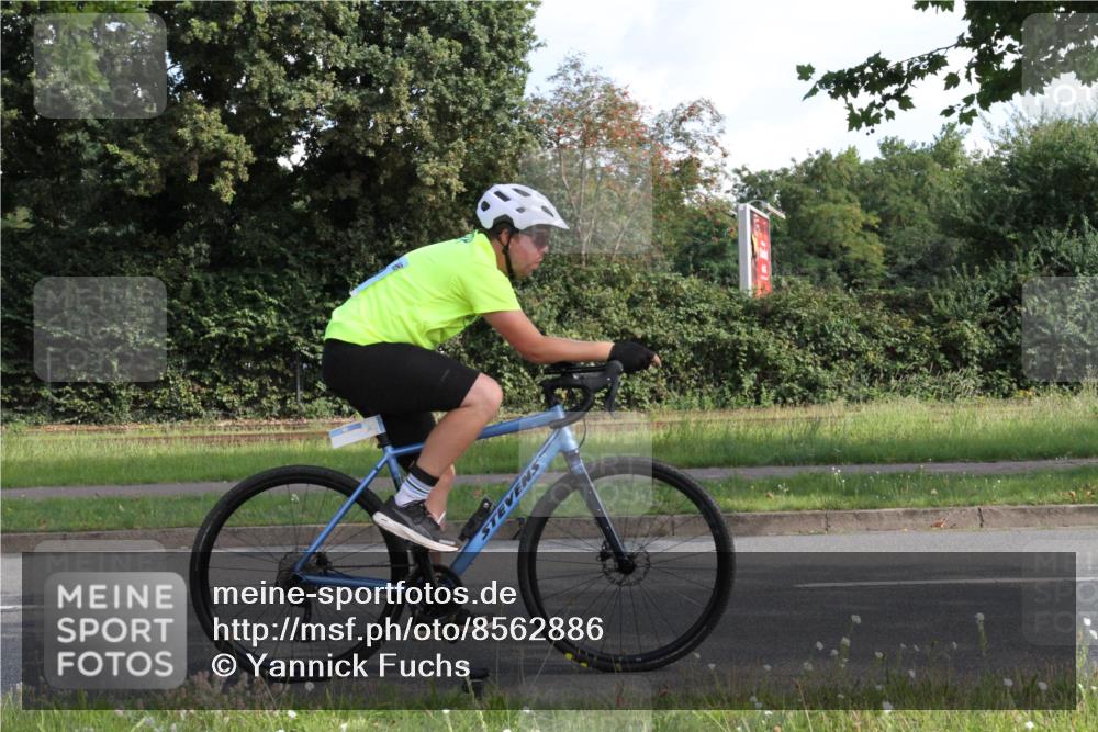10.08.2025 - GEWOBA Citytriathlon Bremen Yannick Fuchs http://msf.ph/oto/8562886 10.08.2025 10:42:25 Radfahren 13, 25, 89, 131, 167, 175, 189, 199 meine-sportfotos.de