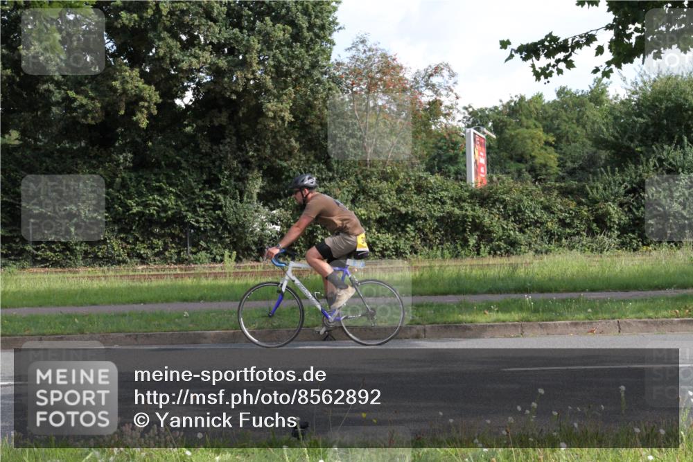10.08.2025 - GEWOBA Citytriathlon Bremen Yannick Fuchs http://msf.ph/oto/8562892 10.08.2025 10:42:28 Radfahren 13, 25, 89, 131, 167, 175, 189, 199 meine-sportfotos.de