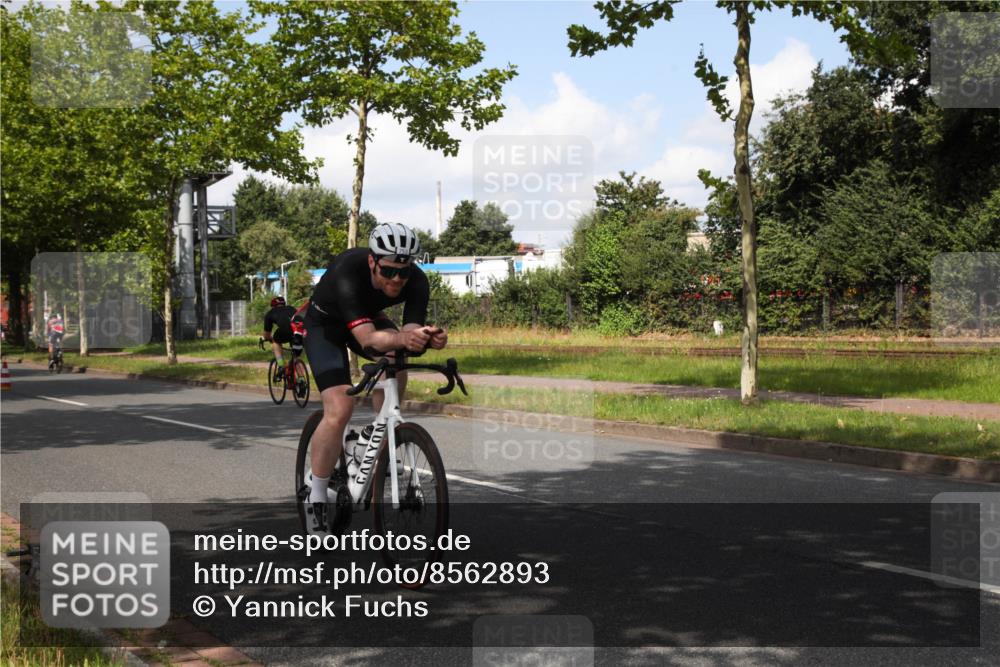 10.08.2025 - GEWOBA Citytriathlon Bremen Yannick Fuchs http://msf.ph/oto/8562893 10.08.2025 12:31:14 Radfahren 575, 621, 630, 692, 753, 801, 894, 905 meine-sportfotos.de
