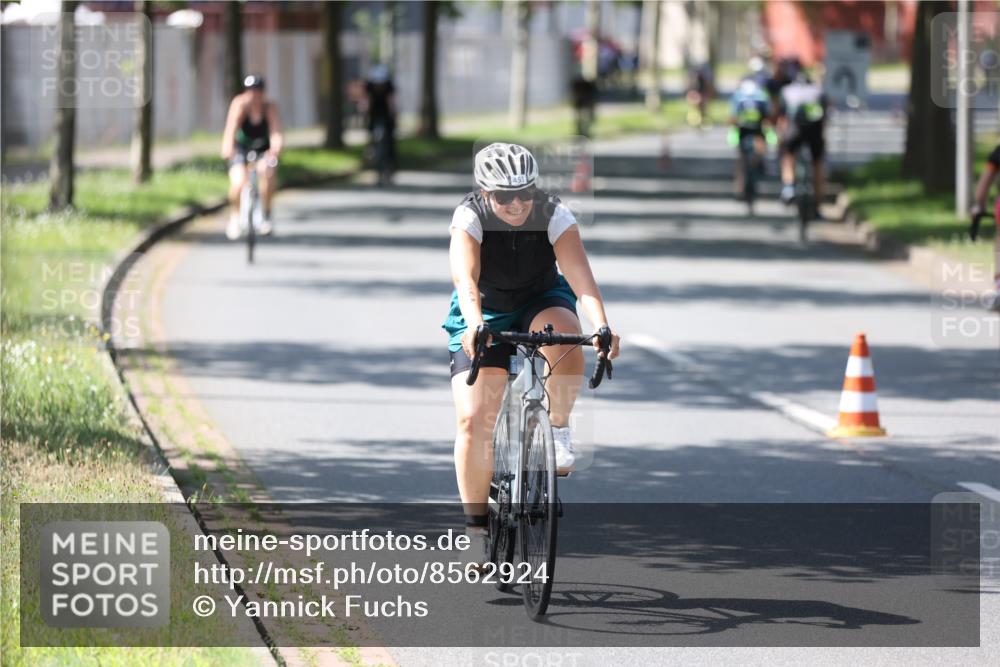 10.08.2025 - GEWOBA Citytriathlon Bremen Yannick Fuchs http://msf.ph/oto/8562924 10.08.2025 14:34:07 Radfahren 45, 55, 76, 92, 151, 214, 364, 388, 424, 443, 451, 507, 515, 530 meine-sportfotos.de