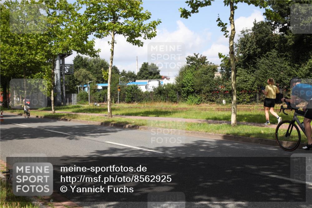 10.08.2025 - GEWOBA Citytriathlon Bremen Yannick Fuchs http://msf.ph/oto/8562925 10.08.2025 12:31:31 Radfahren 564, 575, 616, 630, 649, 654, 655, 788, 793, 863, 894, 905, 950 meine-sportfotos.de