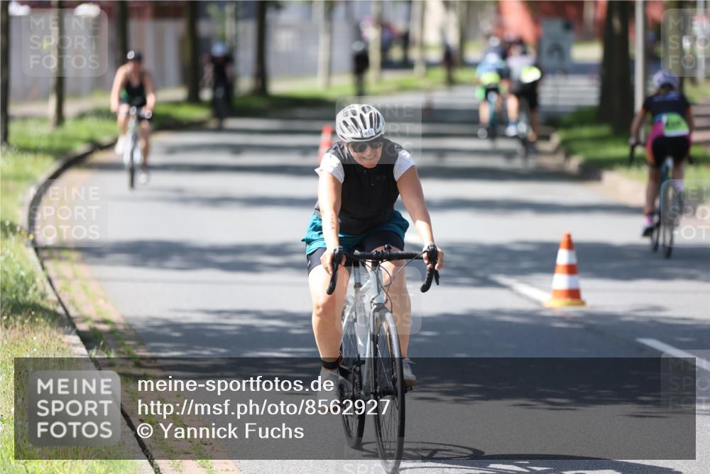 10.08.2025 - GEWOBA Citytriathlon Bremen Yannick Fuchs http://msf.ph/oto/8562927 10.08.2025 14:34:07 Radfahren 45, 55, 76, 92, 151, 214, 364, 388, 424, 443, 451, 507, 515, 530 meine-sportfotos.de