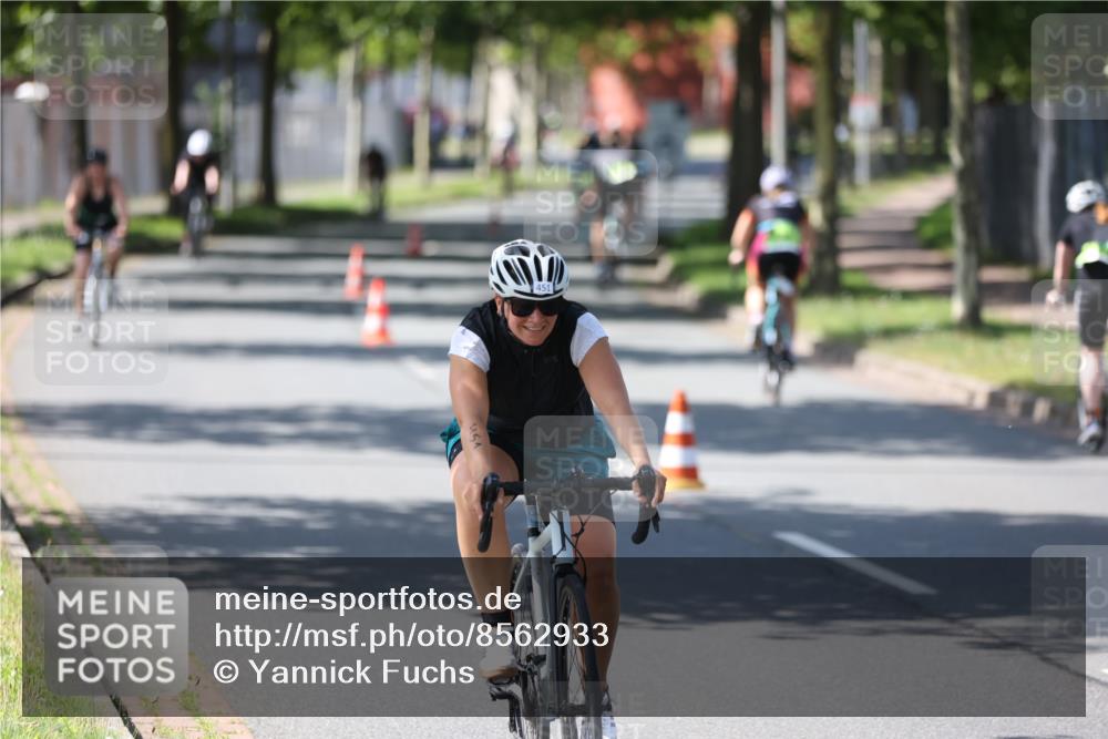 10.08.2025 - GEWOBA Citytriathlon Bremen Yannick Fuchs http://msf.ph/oto/8562933 10.08.2025 14:34:07 Radfahren 45, 55, 76, 92, 151, 214, 364, 388, 424, 443, 451, 507, 515, 530 meine-sportfotos.de