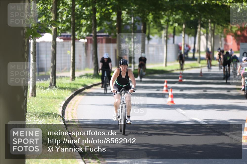 10.08.2025 - GEWOBA Citytriathlon Bremen Yannick Fuchs http://msf.ph/oto/8562942 10.08.2025 14:34:09 Radfahren 45, 55, 76, 92, 151, 214, 364, 388, 424, 443, 451, 507, 515, 530 meine-sportfotos.de