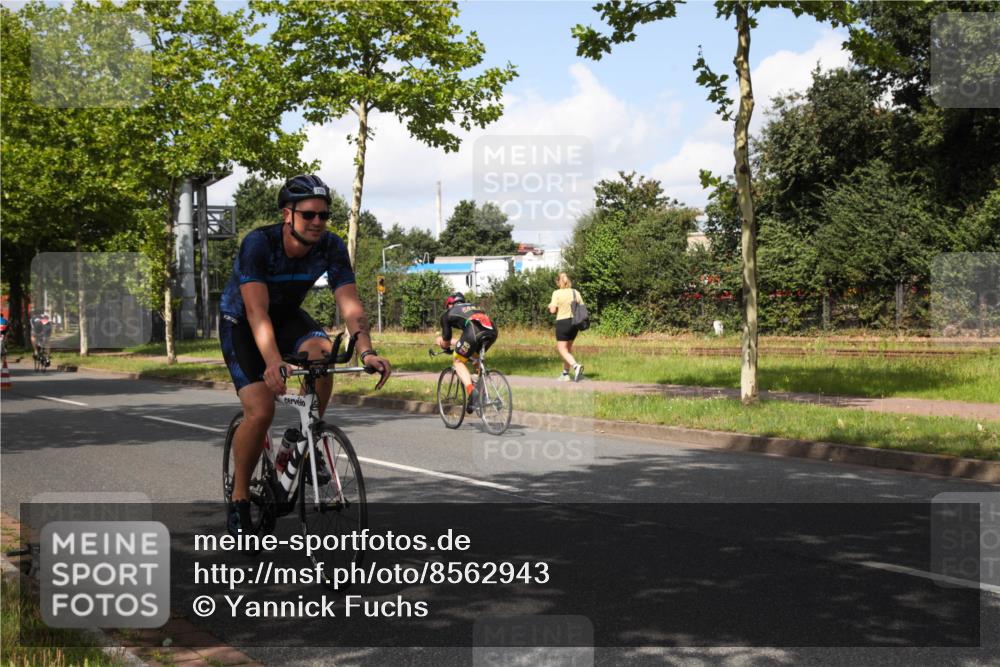 10.08.2025 - GEWOBA Citytriathlon Bremen Yannick Fuchs http://msf.ph/oto/8562943 10.08.2025 12:31:36 Radfahren 564, 616, 649, 654, 655, 666, 667, 788, 793, 863, 894, 905, 950 meine-sportfotos.de