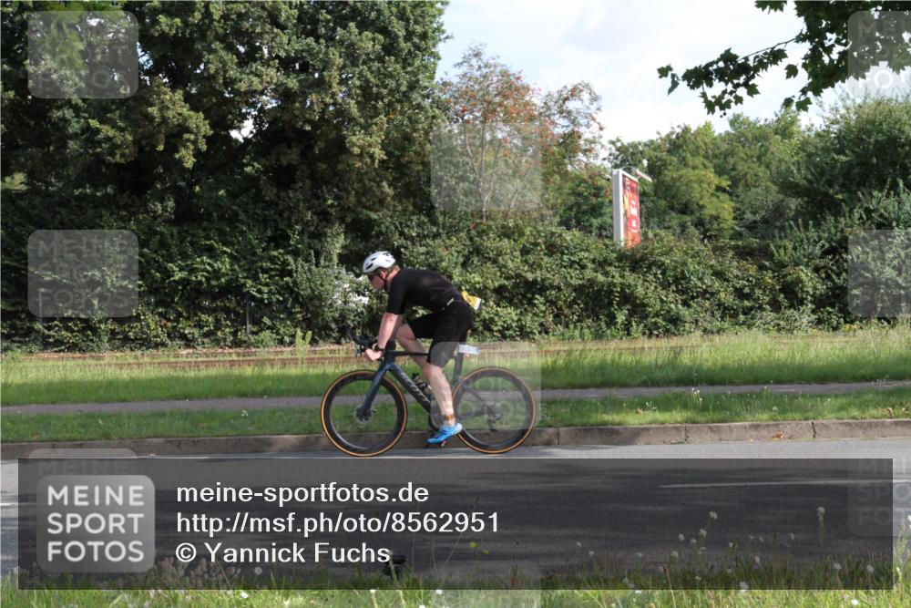 10.08.2025 - GEWOBA Citytriathlon Bremen Yannick Fuchs http://msf.ph/oto/8562951 10.08.2025 10:42:54 Radfahren 17, 438 meine-sportfotos.de
