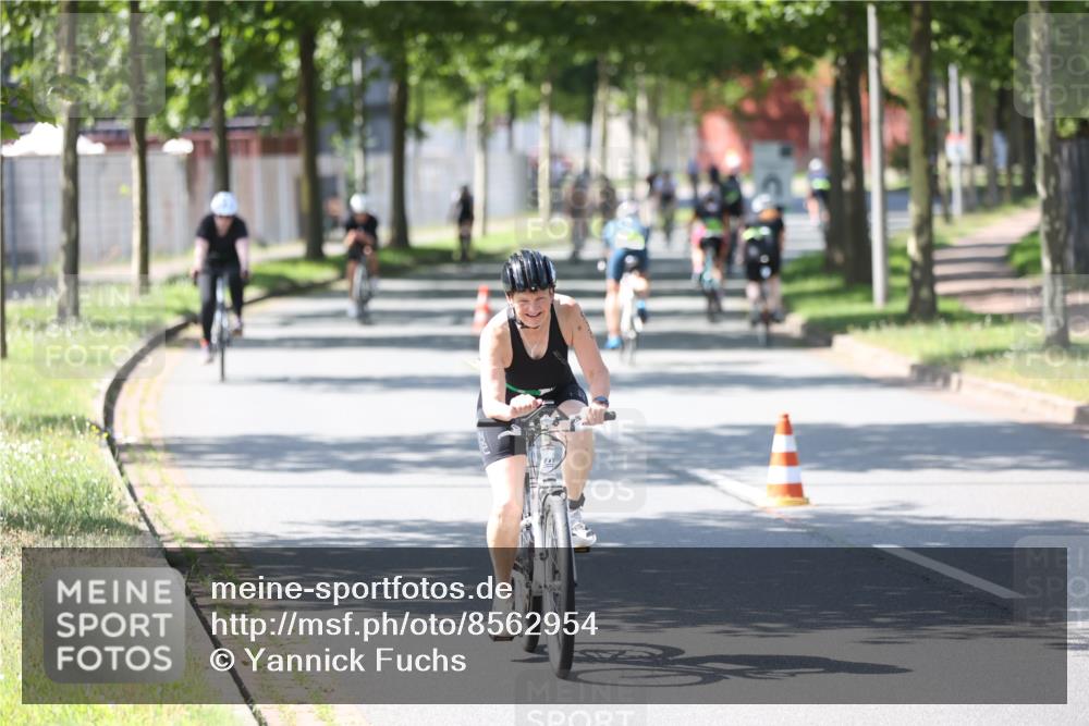 10.08.2025 - GEWOBA Citytriathlon Bremen Yannick Fuchs http://msf.ph/oto/8562954 10.08.2025 14:34:10 Radfahren 45, 55, 76, 92, 151, 214, 364, 388, 424, 443, 451, 507, 515, 530 meine-sportfotos.de