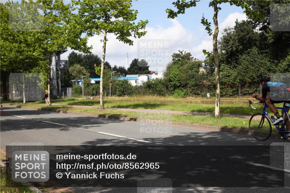 10.08.2025 - GEWOBA Citytriathlon Bremen Yannick Fuchs http://msf.ph/oto/8562965 10.08.2025 12:31:54 Radfahren 552, 615, 627, 654, 657, 666, 667, 689, 770, 838, 839, 857, 873, 876, 888, 897 meine-sportfotos.de