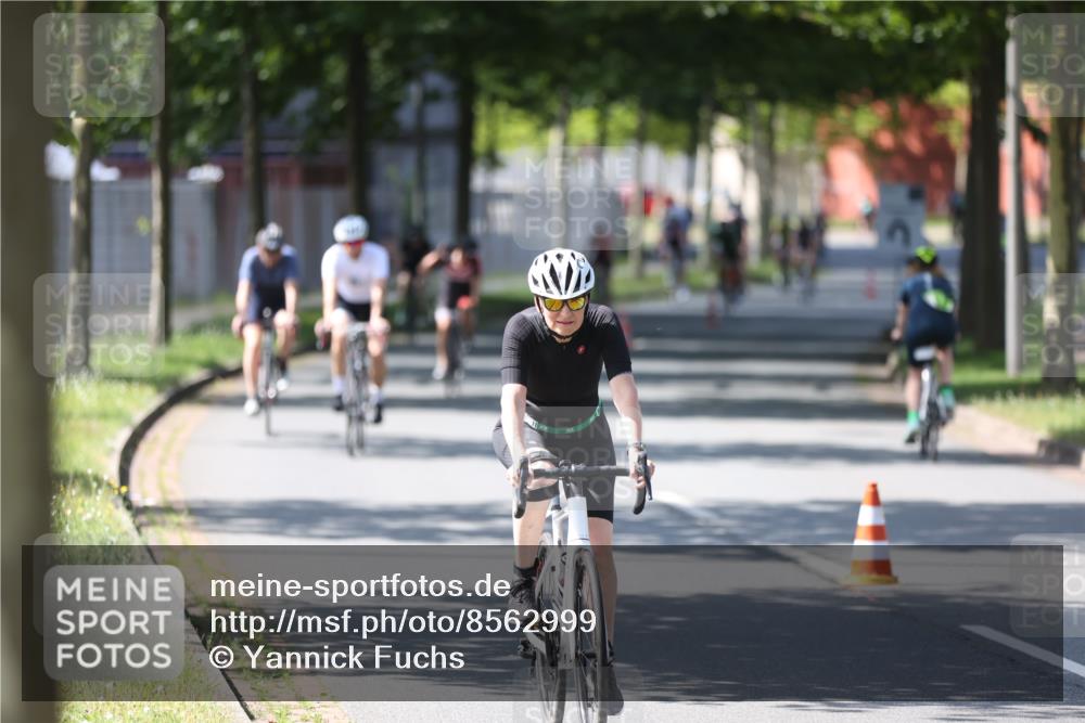 10.08.2025 - GEWOBA Citytriathlon Bremen Yannick Fuchs http://msf.ph/oto/8562999 10.08.2025 14:34:23 Radfahren 45, 76, 79, 88, 143, 144, 146, 214, 304, 316, 375, 392, 424, 443, 515, 524 meine-sportfotos.de