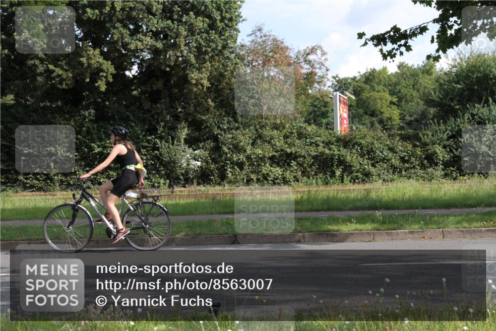 10.08.2025 - GEWOBA Citytriathlon Bremen Yannick Fuchs http://msf.ph/oto/8563007 10.08.2025 10:43:30 Radfahren 27, 53, 217, 361, 422 meine-sportfotos.de