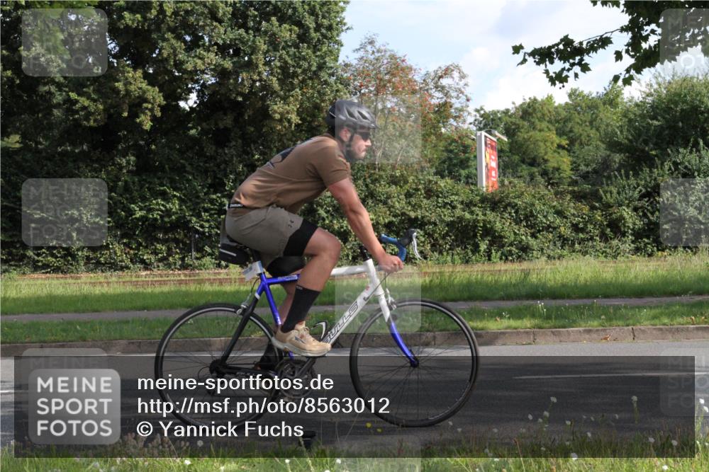 10.08.2025 - GEWOBA Citytriathlon Bremen Yannick Fuchs http://msf.ph/oto/8563012 10.08.2025 10:43:30 Radfahren 27, 53, 217, 361, 422 meine-sportfotos.de