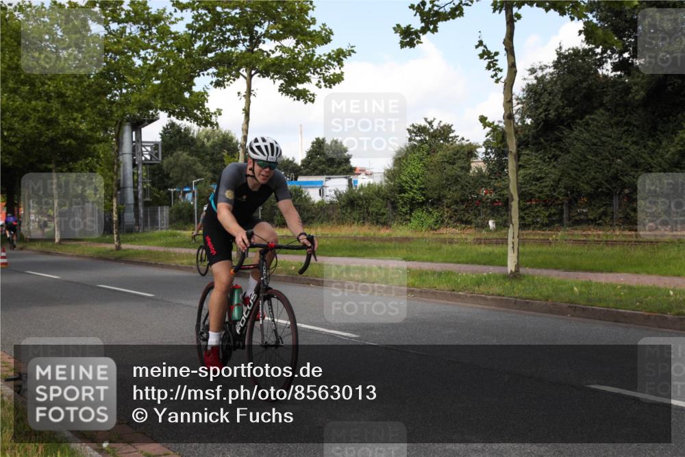 10.08.2025 - GEWOBA Citytriathlon Bremen Yannick Fuchs http://msf.ph/oto/8563013 10.08.2025 12:32:13 Radfahren 551, 682, 689, 735, 770, 806, 838, 857, 876, 888, 897 meine-sportfotos.de