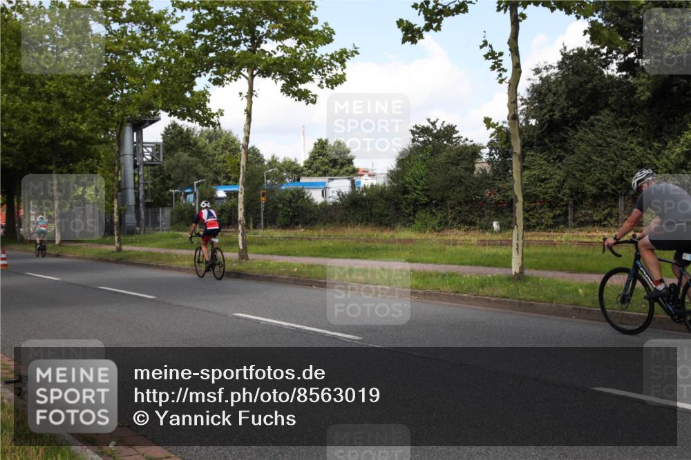 10.08.2025 - GEWOBA Citytriathlon Bremen Yannick Fuchs http://msf.ph/oto/8563019 10.08.2025 12:32:15 Radfahren 551, 648, 682, 735, 776, 806, 838, 857, 888, 897 meine-sportfotos.de