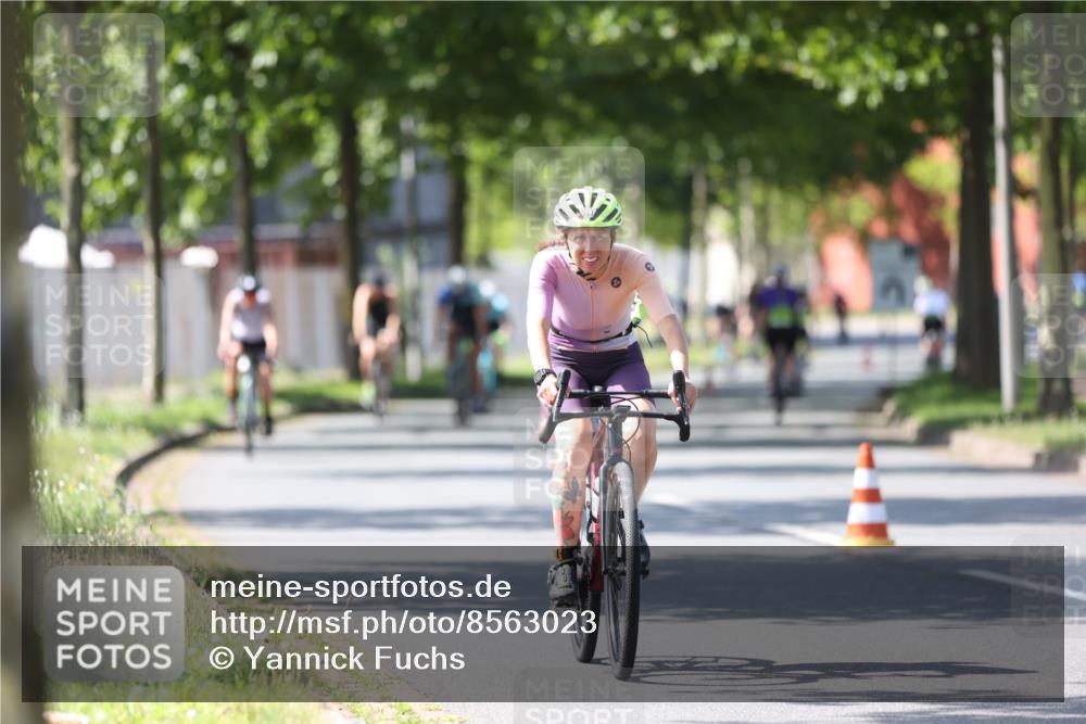 10.08.2025 - GEWOBA Citytriathlon Bremen Yannick Fuchs http://msf.ph/oto/8563023 10.08.2025 14:34:48 Radfahren 23, 31, 72, 268, 300, 413, 465, 502, 511 meine-sportfotos.de