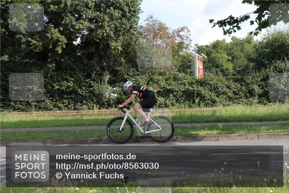 10.08.2025 - GEWOBA Citytriathlon Bremen Yannick Fuchs http://msf.ph/oto/8563030 10.08.2025 10:43:33 Radfahren 53, 217, 361, 422, 487, 507 meine-sportfotos.de