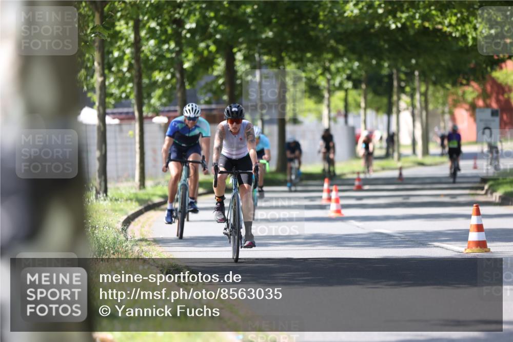 10.08.2025 - GEWOBA Citytriathlon Bremen Yannick Fuchs http://msf.ph/oto/8563035 10.08.2025 14:34:50 Radfahren 23, 31, 72, 268, 300, 413, 430, 465, 502, 511 meine-sportfotos.de