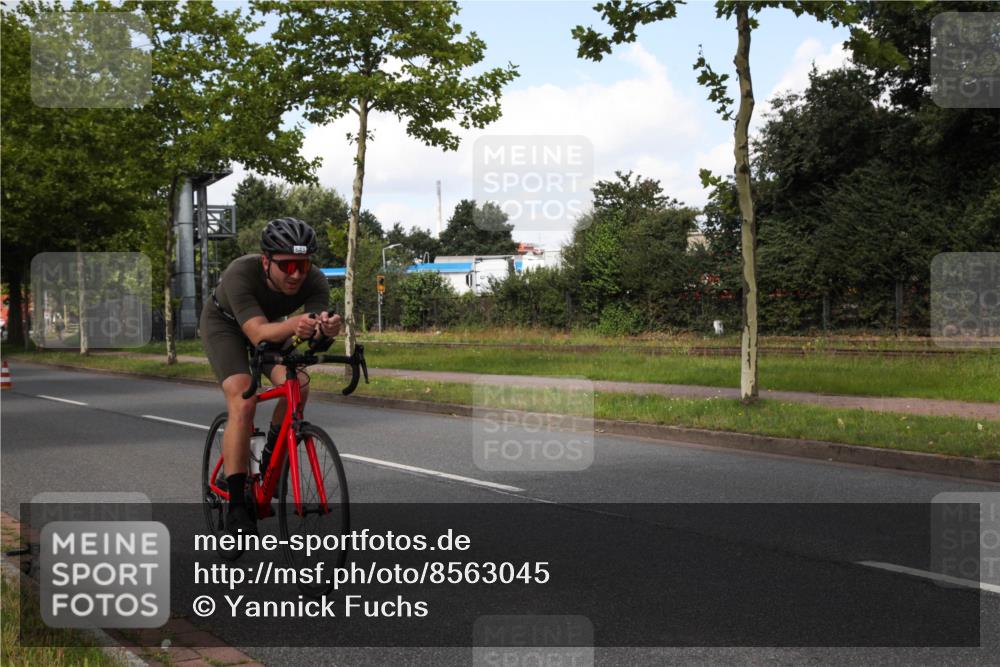 10.08.2025 - GEWOBA Citytriathlon Bremen Yannick Fuchs http://msf.ph/oto/8563045 10.08.2025 12:32:34 Radfahren 641, 643, 648, 735, 776, 840, 959, 1017 meine-sportfotos.de