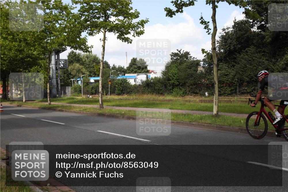 10.08.2025 - GEWOBA Citytriathlon Bremen Yannick Fuchs http://msf.ph/oto/8563049 10.08.2025 12:32:38 Radfahren 566, 641, 643, 648, 776, 840, 852, 959, 1017 meine-sportfotos.de