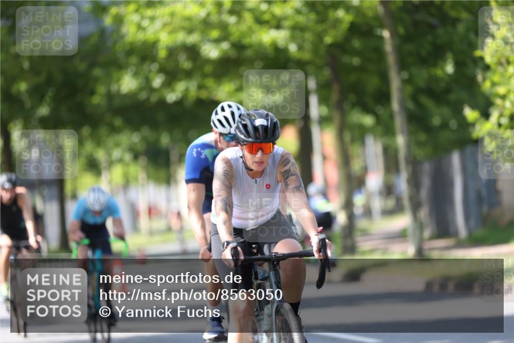 10.08.2025 - GEWOBA Citytriathlon Bremen Yannick Fuchs http://msf.ph/oto/8563050 10.08.2025 14:34:52 Radfahren 23, 31, 72, 268, 300, 340, 413, 430, 502, 511 meine-sportfotos.de