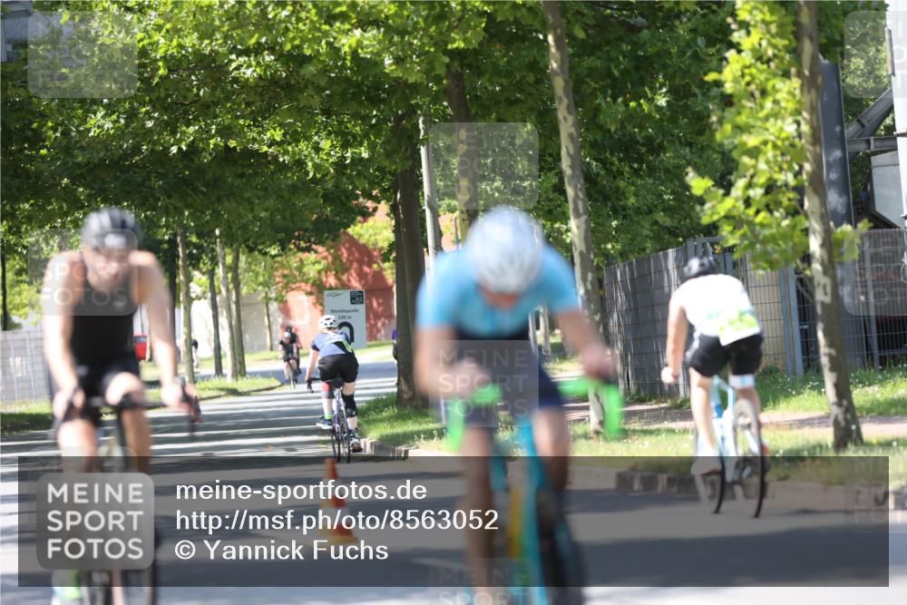 10.08.2025 - GEWOBA Citytriathlon Bremen Yannick Fuchs http://msf.ph/oto/8563052 10.08.2025 14:34:53 Radfahren 23, 31, 72, 268, 300, 340, 413, 430, 502, 511 meine-sportfotos.de