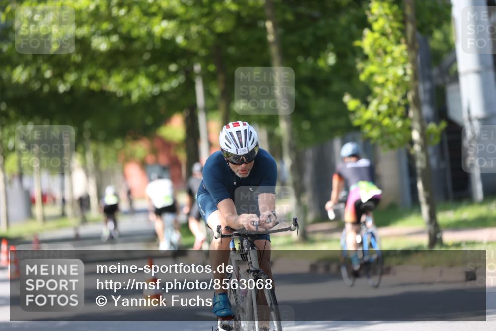 10.08.2025 - GEWOBA Citytriathlon Bremen Yannick Fuchs http://msf.ph/oto/8563068 10.08.2025 14:34:56 Radfahren 23, 31, 68, 72, 268, 300, 340, 413, 430, 502, 511 meine-sportfotos.de