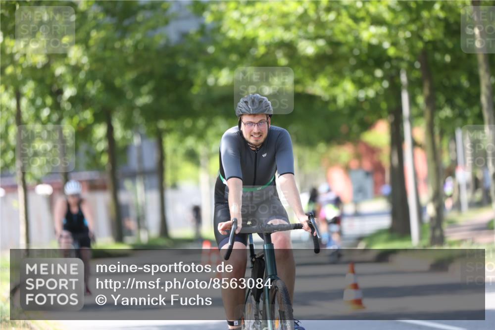 10.08.2025 - GEWOBA Citytriathlon Bremen Yannick Fuchs http://msf.ph/oto/8563084 10.08.2025 14:34:59 Radfahren 23, 31, 68, 72, 268, 340, 413, 430, 502 meine-sportfotos.de