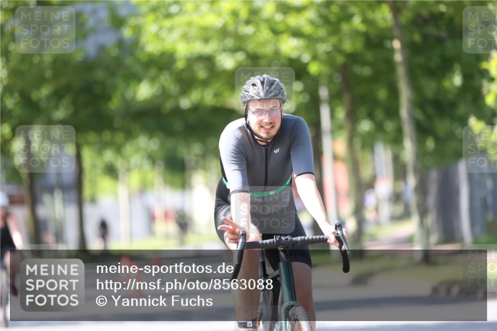 10.08.2025 - GEWOBA Citytriathlon Bremen Yannick Fuchs http://msf.ph/oto/8563088 10.08.2025 14:34:59 Radfahren 23, 31, 68, 72, 268, 340, 413, 430, 502 meine-sportfotos.de