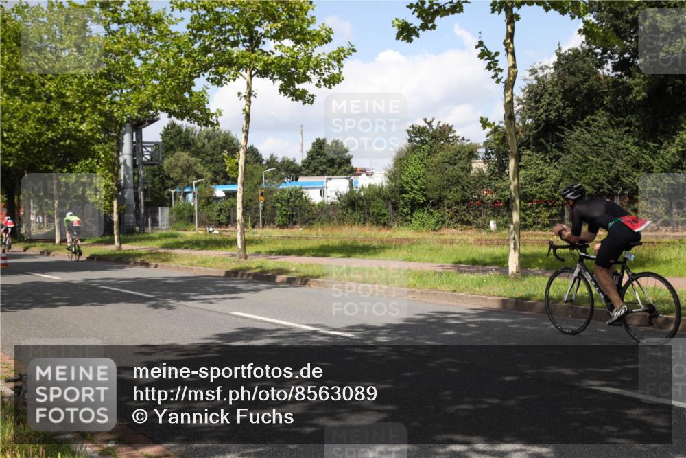 10.08.2025 - GEWOBA Citytriathlon Bremen Yannick Fuchs http://msf.ph/oto/8563089 10.08.2025 12:33:03 Radfahren 554, 604, 626, 664, 681, 708, 715, 738, 824, 1010, 1016 meine-sportfotos.de