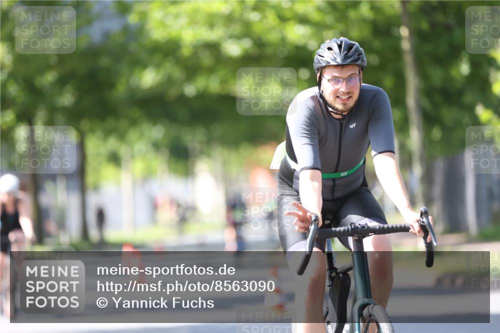 10.08.2025 - GEWOBA Citytriathlon Bremen Yannick Fuchs http://msf.ph/oto/8563090 10.08.2025 14:34:59 Radfahren 23, 31, 68, 72, 268, 340, 413, 430, 502 meine-sportfotos.de