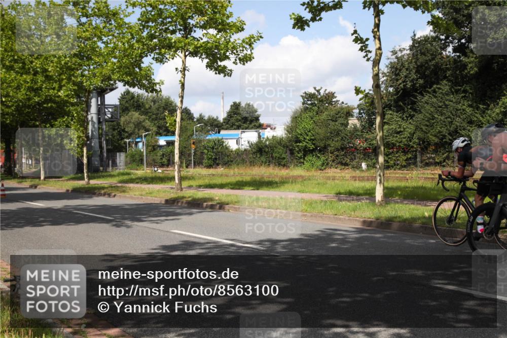 10.08.2025 - GEWOBA Citytriathlon Bremen Yannick Fuchs http://msf.ph/oto/8563100 10.08.2025 12:33:10 Radfahren 554, 626, 664, 708, 715, 738, 824, 836, 859, 1010 meine-sportfotos.de
