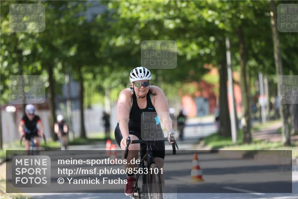 10.08.2025 - GEWOBA Citytriathlon Bremen Yannick Fuchs http://msf.ph/oto/8563101 10.08.2025 14:35:01 Radfahren 23, 31, 68, 72, 264, 268, 340, 413, 430, 502 meine-sportfotos.de