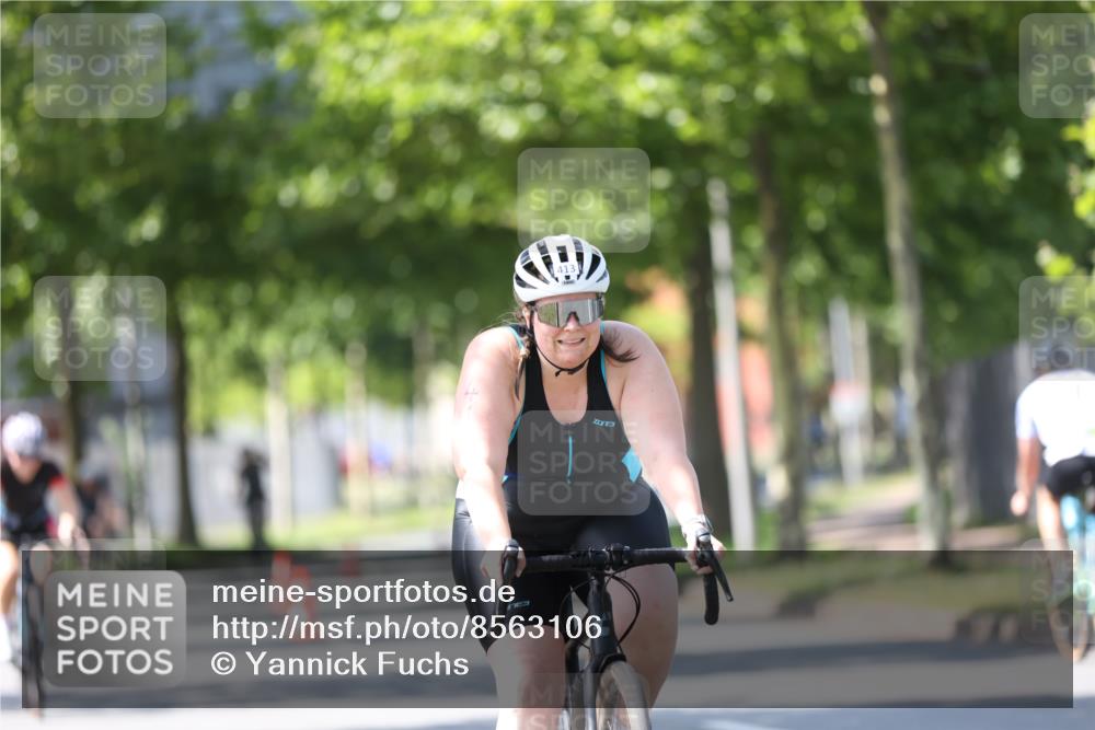10.08.2025 - GEWOBA Citytriathlon Bremen Yannick Fuchs http://msf.ph/oto/8563106 10.08.2025 14:35:01 Radfahren 23, 31, 68, 72, 264, 268, 340, 413, 430, 502 meine-sportfotos.de