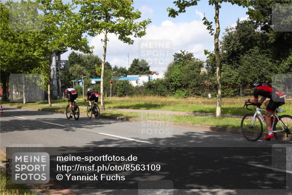10.08.2025 - GEWOBA Citytriathlon Bremen Yannick Fuchs http://msf.ph/oto/8563109 10.08.2025 12:33:11 Radfahren 554, 626, 664, 708, 738, 824, 836, 859, 1010 meine-sportfotos.de