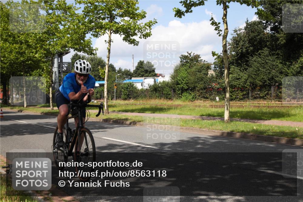 10.08.2025 - GEWOBA Citytriathlon Bremen Yannick Fuchs http://msf.ph/oto/8563118 10.08.2025 12:33:19 Radfahren 554, 708, 738, 824, 836, 859 meine-sportfotos.de