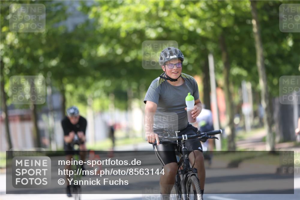 10.08.2025 - GEWOBA Citytriathlon Bremen Yannick Fuchs http://msf.ph/oto/8563144 10.08.2025 14:35:10 Radfahren 38, 43, 68, 72, 98, 133, 264, 268, 340, 398, 413, 414, 430 meine-sportfotos.de