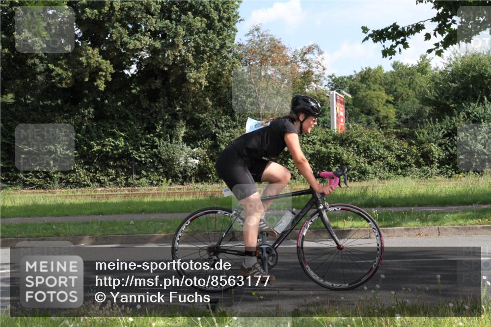 10.08.2025 - GEWOBA Citytriathlon Bremen Yannick Fuchs http://msf.ph/oto/8563177 10.08.2025 10:45:22 Radfahren 183, 187, 412 meine-sportfotos.de