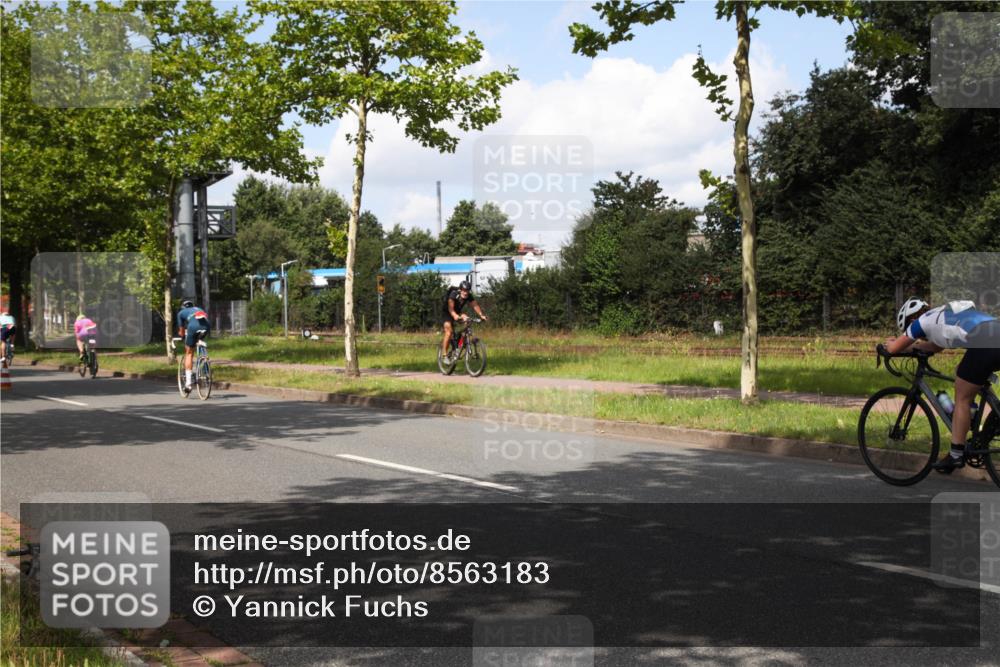 10.08.2025 - GEWOBA Citytriathlon Bremen Yannick Fuchs http://msf.ph/oto/8563183 10.08.2025 12:34:09 Radfahren 553, 637, 768, 822, 834, 858, 867 meine-sportfotos.de