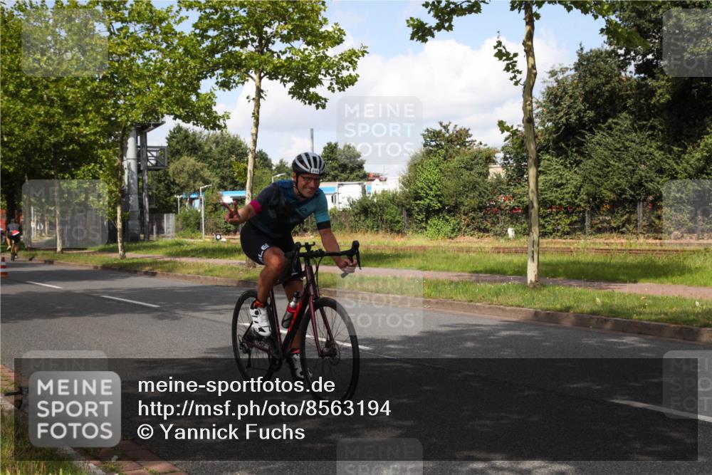 10.08.2025 - GEWOBA Citytriathlon Bremen Yannick Fuchs http://msf.ph/oto/8563194 10.08.2025 12:34:17 Radfahren 553, 686, 822, 834, 891, 912 meine-sportfotos.de