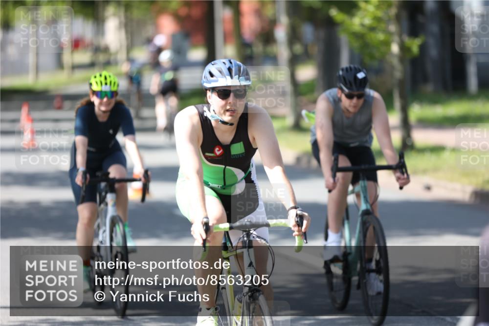 10.08.2025 - GEWOBA Citytriathlon Bremen Yannick Fuchs http://msf.ph/oto/8563205 10.08.2025 14:35:23 Radfahren 38, 43, 98, 108, 127, 133, 233, 264, 319, 398, 414 meine-sportfotos.de