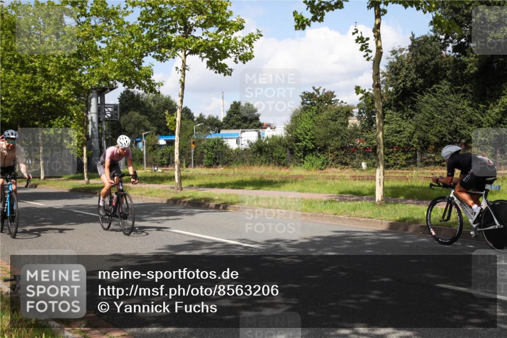 10.08.2025 - GEWOBA Citytriathlon Bremen Yannick Fuchs http://msf.ph/oto/8563206 10.08.2025 12:34:27 Radfahren 553, 584, 686, 822, 834, 891, 912, 914, 1027, 1037 meine-sportfotos.de