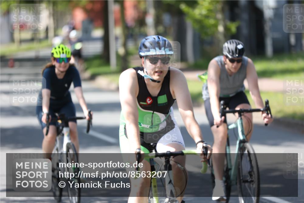 10.08.2025 - GEWOBA Citytriathlon Bremen Yannick Fuchs http://msf.ph/oto/8563207 10.08.2025 14:35:23 Radfahren 38, 43, 98, 108, 127, 133, 233, 264, 319, 398, 414 meine-sportfotos.de