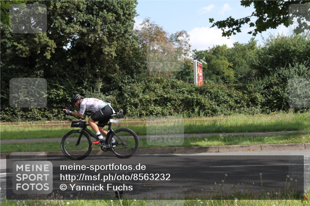 10.08.2025 - GEWOBA Citytriathlon Bremen Yannick Fuchs http://msf.ph/oto/8563232 10.08.2025 10:46:50 Radfahren  meine-sportfotos.de
