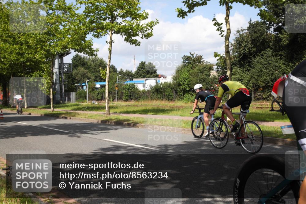 10.08.2025 - GEWOBA Citytriathlon Bremen Yannick Fuchs http://msf.ph/oto/8563234 10.08.2025 12:34:42 Radfahren 556, 584, 591, 632, 736, 826, 841, 914, 1027, 1037 meine-sportfotos.de