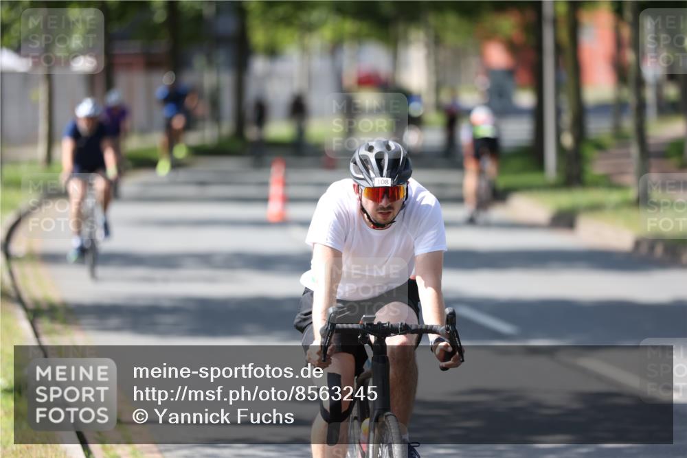 10.08.2025 - GEWOBA Citytriathlon Bremen Yannick Fuchs http://msf.ph/oto/8563245 10.08.2025 14:35:39 Radfahren 64, 108, 129, 173, 233, 319, 339, 395, 421 meine-sportfotos.de