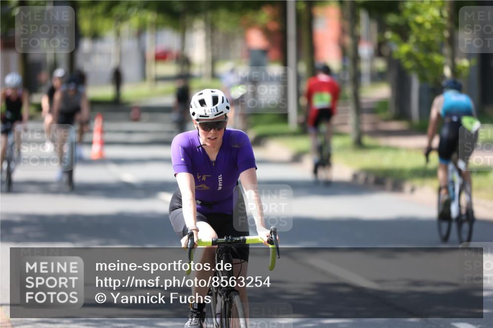 10.08.2025 - GEWOBA Citytriathlon Bremen Yannick Fuchs http://msf.ph/oto/8563254 10.08.2025 14:35:45 Radfahren 64, 108, 129, 173, 233, 319, 339, 395, 421 meine-sportfotos.de