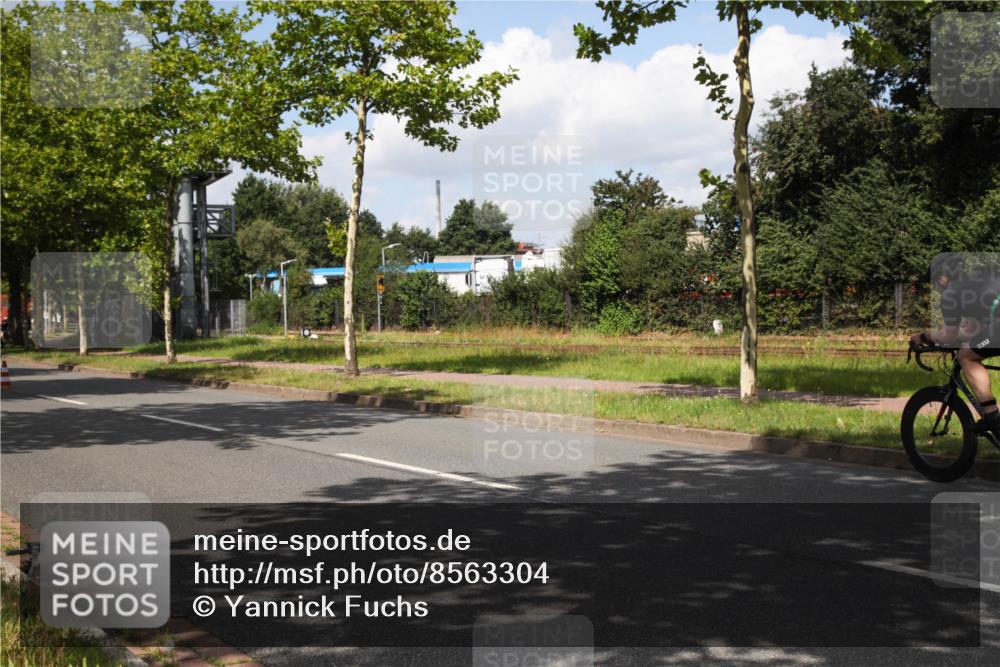 10.08.2025 - GEWOBA Citytriathlon Bremen Yannick Fuchs http://msf.ph/oto/8563304 10.08.2025 12:35:31 Radfahren 579, 642, 719, 742, 763, 783, 833, 919, 973, 1039 meine-sportfotos.de