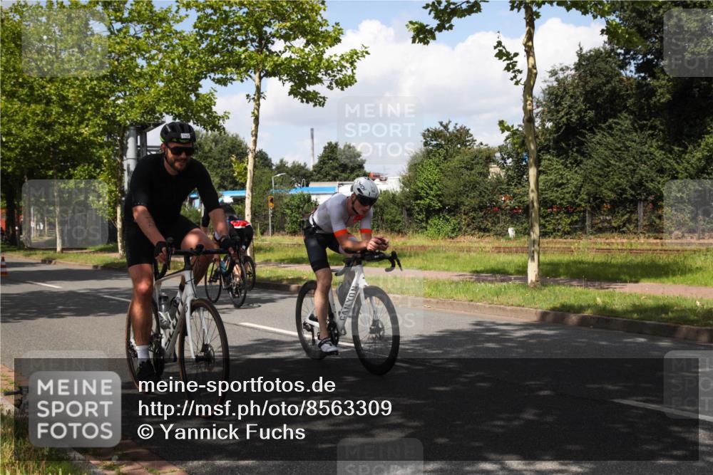 10.08.2025 - GEWOBA Citytriathlon Bremen Yannick Fuchs http://msf.ph/oto/8563309 10.08.2025 12:35:32 Radfahren 579, 642, 719, 742, 763, 783, 833, 919, 973, 1039 meine-sportfotos.de