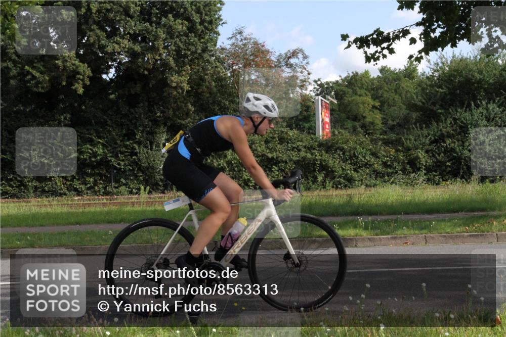 10.08.2025 - GEWOBA Citytriathlon Bremen Yannick Fuchs http://msf.ph/oto/8563313 10.08.2025 10:47:57 Radfahren 414, 433, 459 meine-sportfotos.de